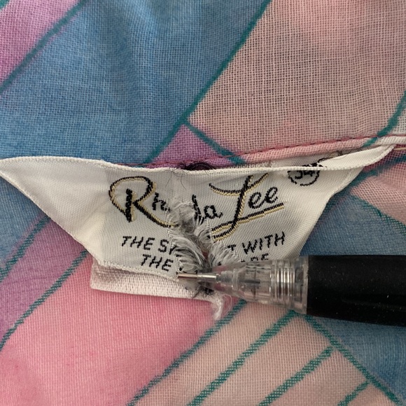 SOLD Vtg 60s MOD Spring Button Shirt Geo Print Feminine Styling True Vintage Blo - Picture 7 of 9